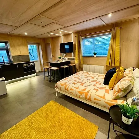 Stunning Secret Studio - Beach Retreat - Sleeps 4-3