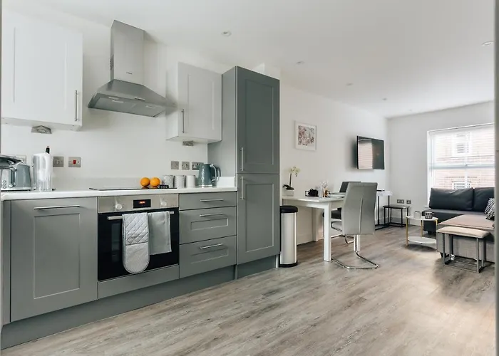 Central 2 Double Bedroom Flat With Parking