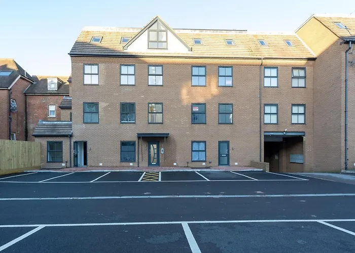 Central 2 Double Bedroom Flat With Parking